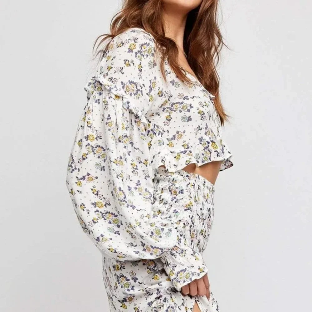 NEW Free People Secret Garden Floral Ruffle Button Front VNeck Crop Blouse Top L - Picture 4 of 12